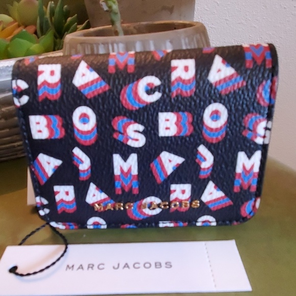 Marc Jacobs Handbags - Marc Jacobs wallet